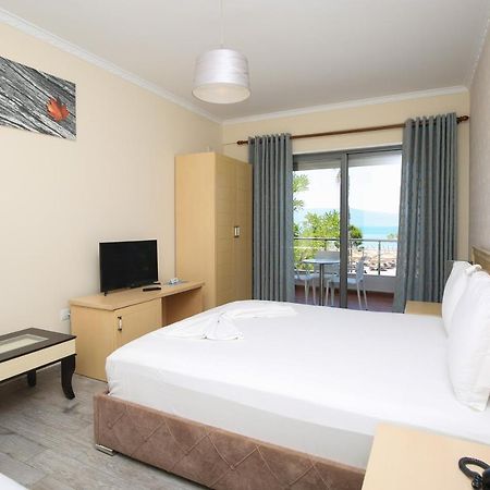 Hotel Summer Stars فلورا المظهر الخارجي الصورة
