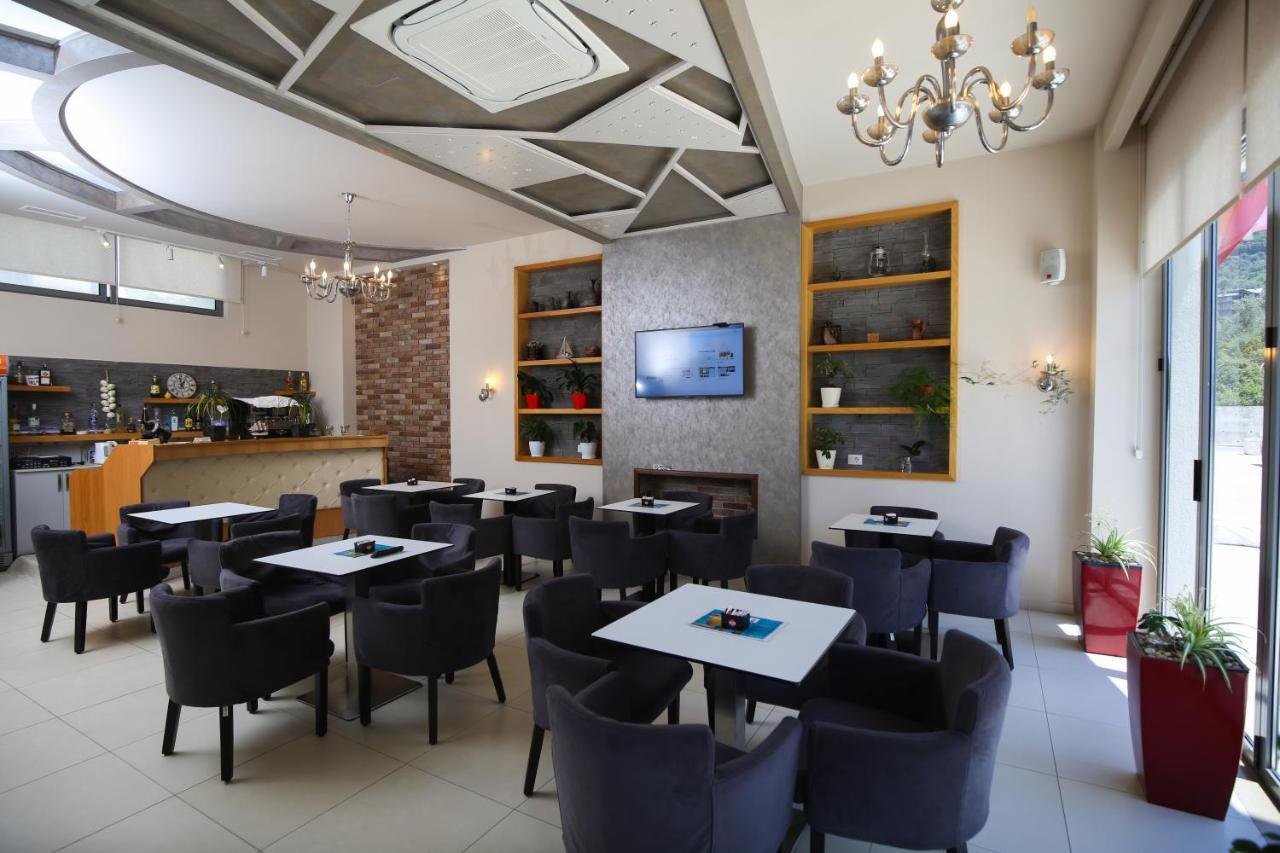 Hotel Summer Stars فلورا المظهر الخارجي الصورة